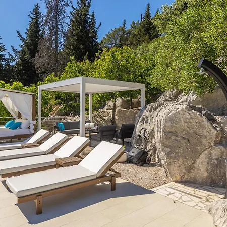 Luxury G With Pool *