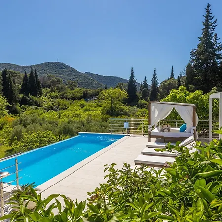 Luxury G With Pool *