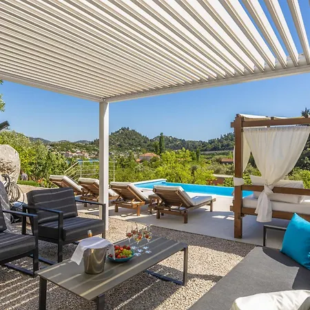 Luxury G With Pool *