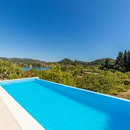 Luxury G With Pool *