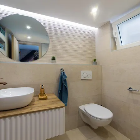 Luxury G With Pool Vendégház Ploče