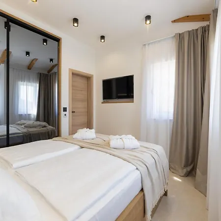 Luxury G With Pool Vendégház *