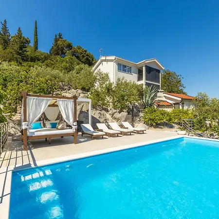 Luxury G With Pool *