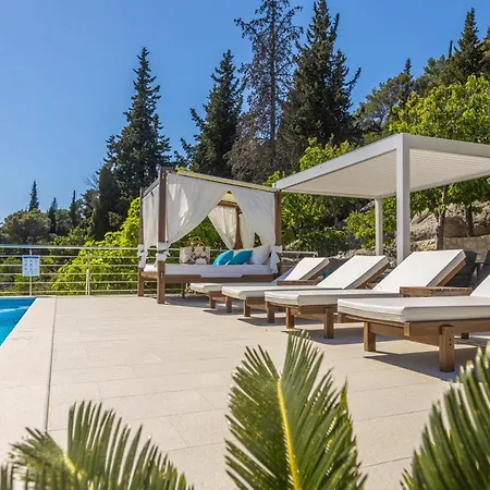 Luxury G With Pool Vendégház Ploče